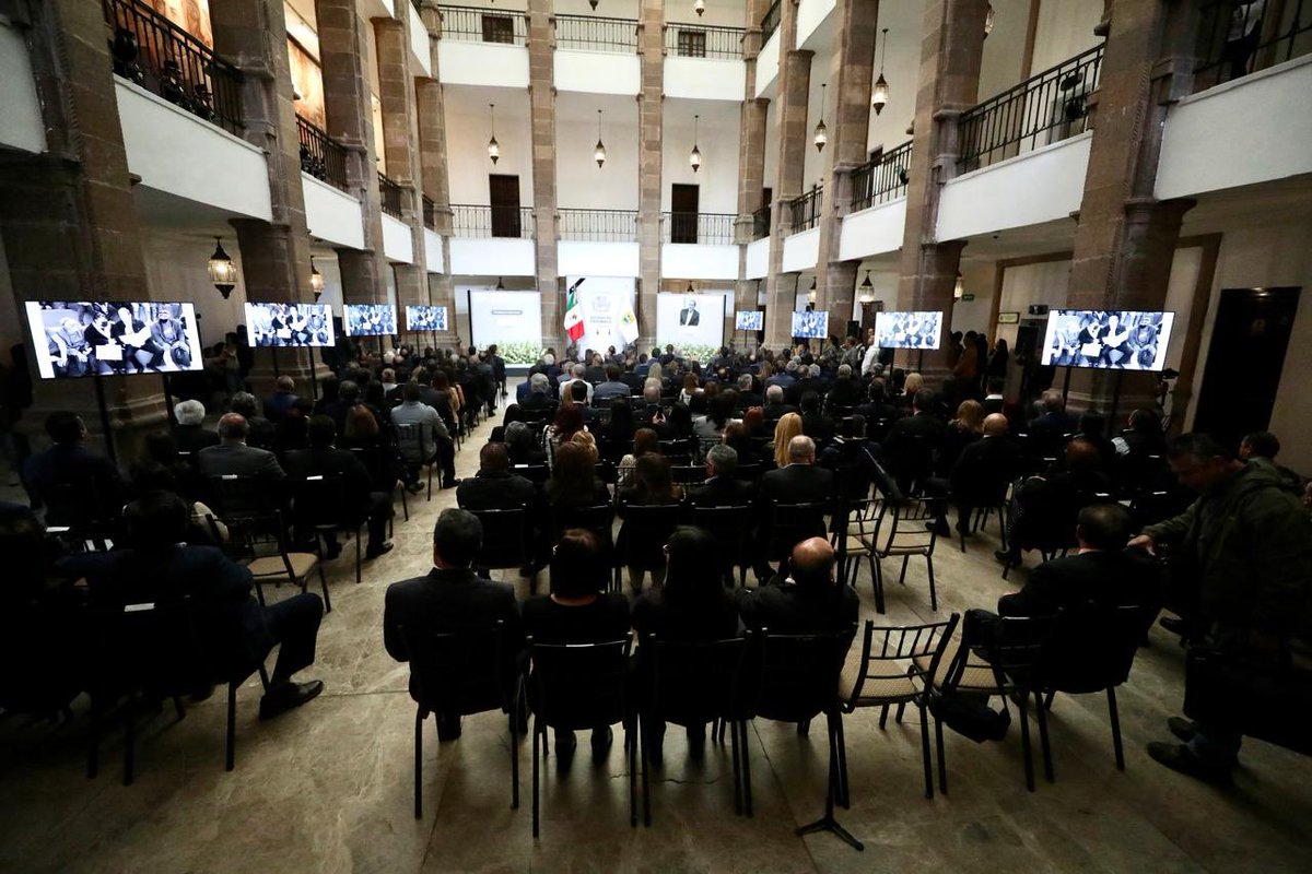manolojim's tweet photo. Hoy hicimos un homenaje post mortem en Palacio de Gobierno a nuestro gran amigo y compañero Claudio Bres. Empresario y político nigropetense, un gran coahuilense. (1/2) https://t.co/jihEaHHsAr