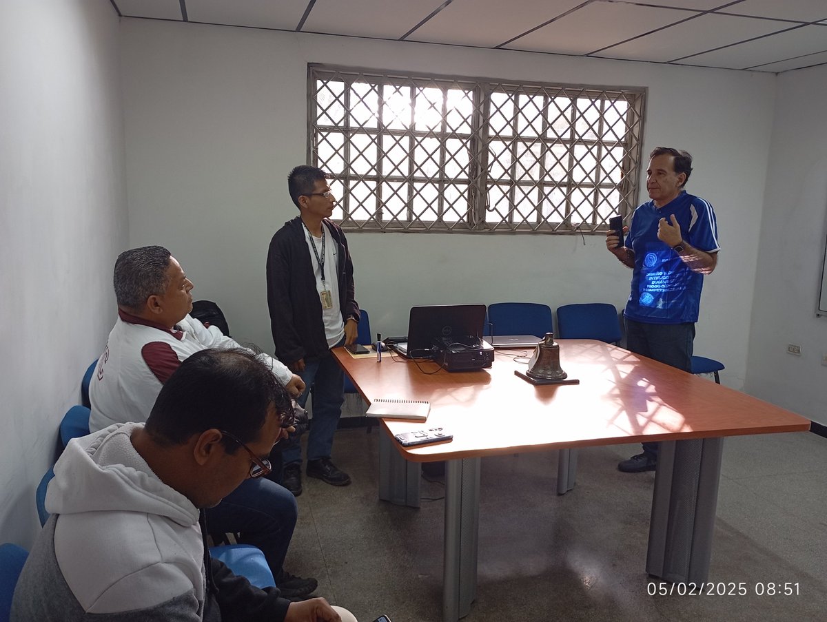 EscuelaTelecom's tweet photo. 📢 Encuentro interdisciplinar en la Escuela de Ingeniería de Telecomunicaciones UC: profesores de Ingeniería, Deporte y Ciencias Sociales debatieron sobre una herramienta para medir impactos encefálicos, apoyando decisiones médicas y de entrenamiento. 🤝⚙️⚽ #FacingenieriaUC #UC https://t.co/QAz6uvd0Zg