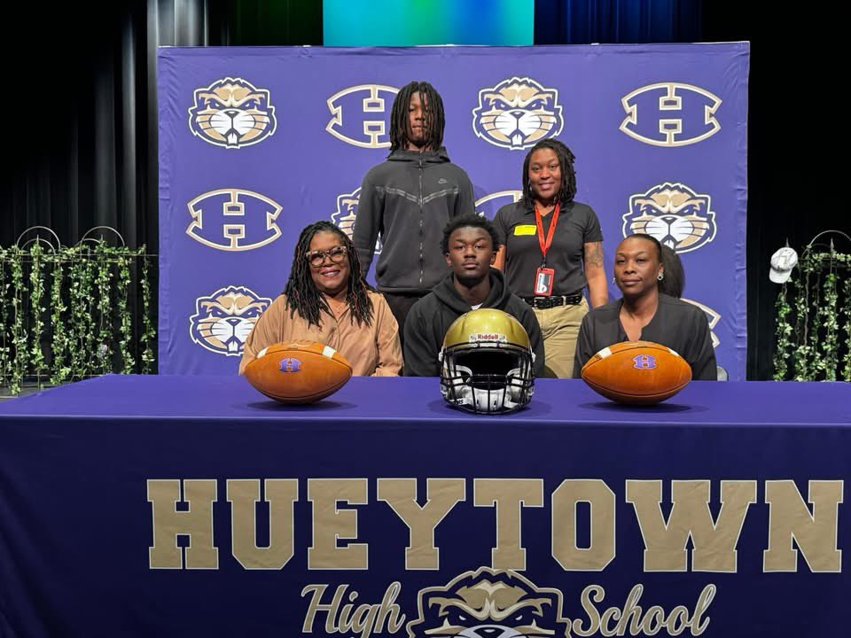The Streak Continues‼️Congratulations To Our Golden Gophers On Signing To Continue Their Athletic Careers‼️

JiQuez Daniels (Millsap)
Jordyn Jackson (UT-Martin)
JQ Brooks (Jax State)