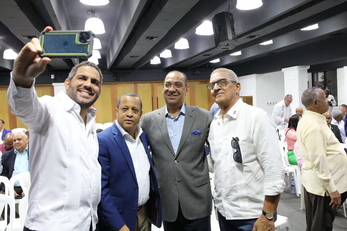 ¡Seguimos celebrando  en nuestro mes aniversario del @prm_oficial! 

Este  sábado celebraremos 32 actos simultáneos de acción de gracias en todo el país reafirmando nuestros valores y compromiso con nuestro partido y el pueblo dominicano. 

El @prm_oficial seguirá fortaleciendo