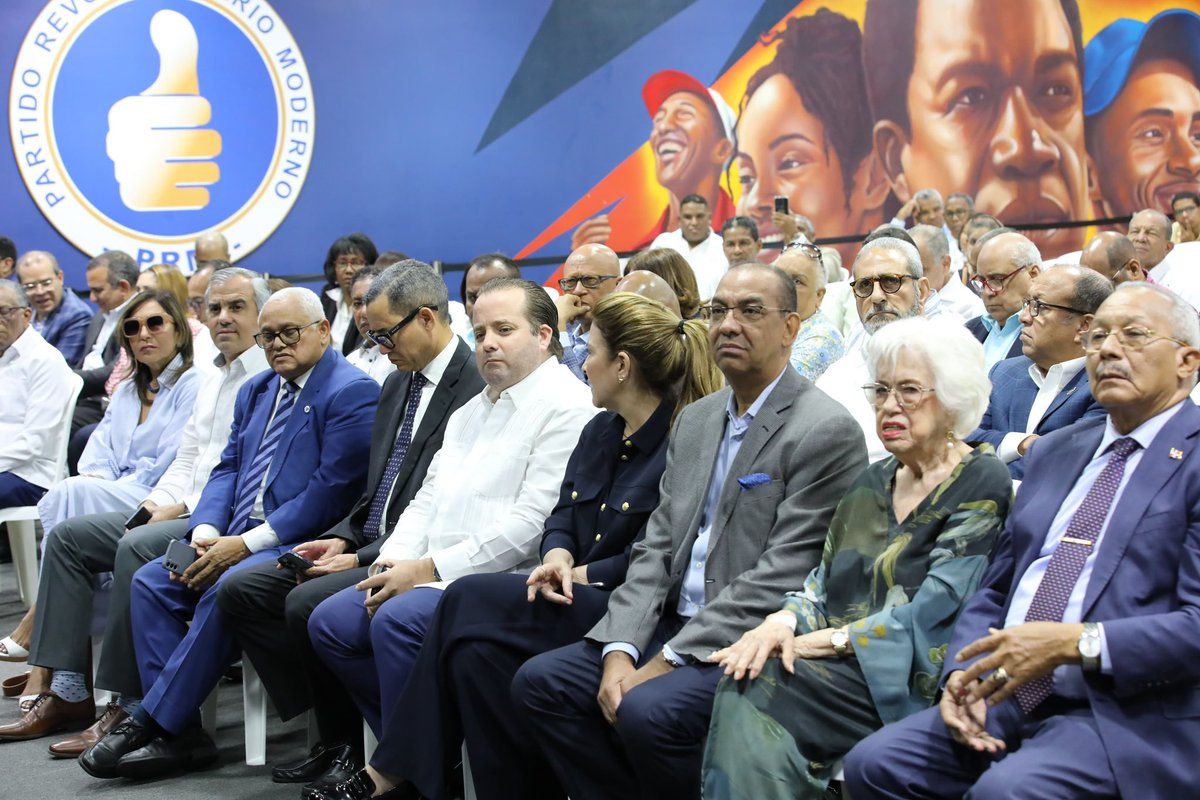 DeligneAB's tweet photo. ¡Seguimos celebrando  en nuestro mes aniversario del @prm_oficial! 

Este  sábado celebraremos 32 actos simultáneos de acción de gracias en todo el país reafirmando nuestros valores y compromiso con nuestro partido y el pueblo dominicano. 

El @prm_oficial seguirá fortaleciendo el trabajo en cada rincón del país. 

📍 Evento Central: Centro de Convenciones UTESA, Santiago
 🕒 Hora: 3:00 PM

Compañero Sumate,  #PorUnMañanaCompartido