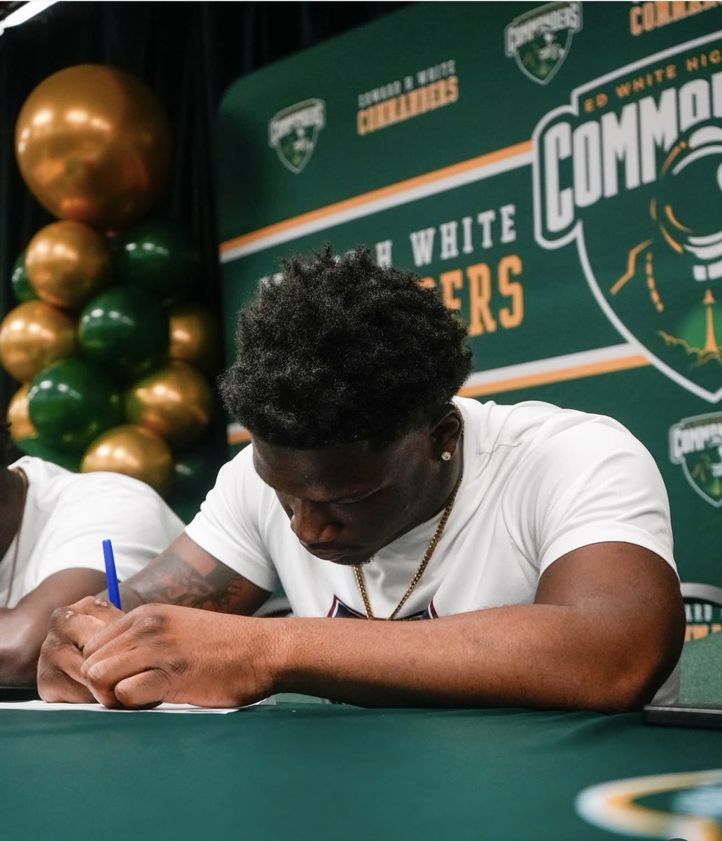 EWCommanders's tweet image. CONGRATULATIONS to Javon Johnson and Joshua Macklin on signing their NLI to continue their post grad career at  @STU_Football 
#CommanderPride🔰