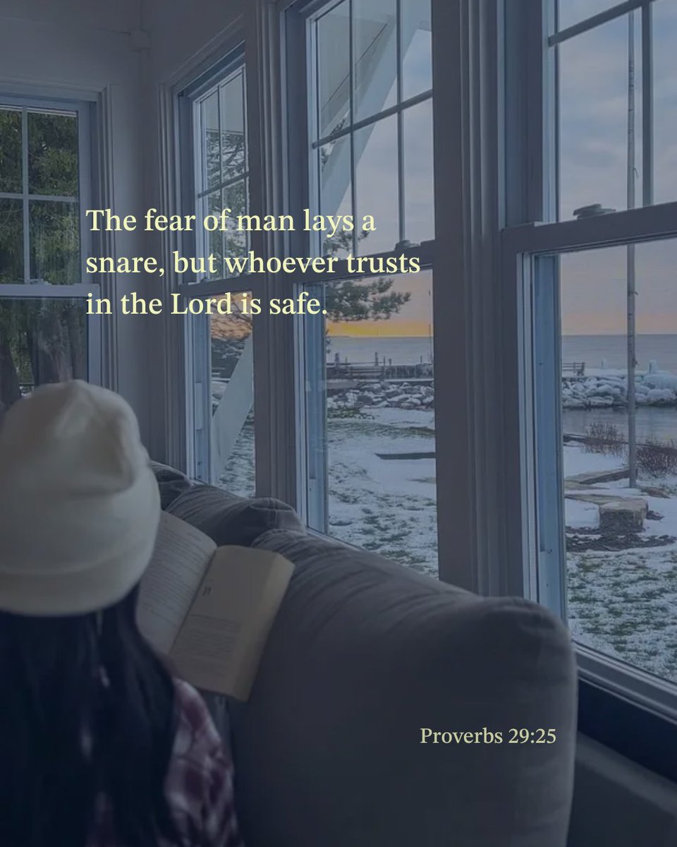 Guideposts's tweet image. When we let the fear of others control us, it can feel like we’re trapped in a snare. But when we place our trust in the Lord, He offers us safety, peace, and freedom. 💛 Are you trusting Him with your worries today? #Proverbs29 #FaithOverFear #TrustInGod