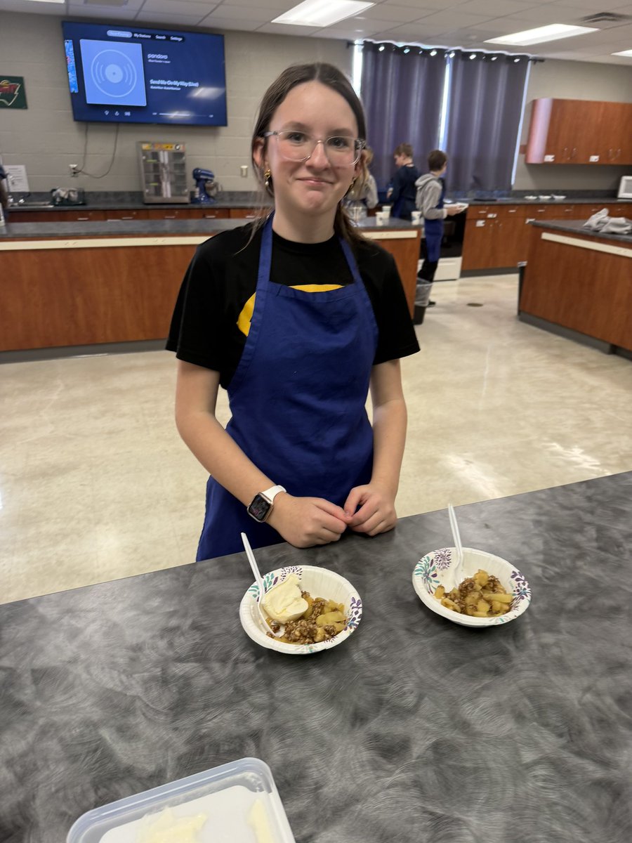 BizMathGuy's tweet image. Business Math 6 - made some Bear Grove Apple Crisp. #BearGrove #Bizmathguy @ByronMSBears @ByronBears