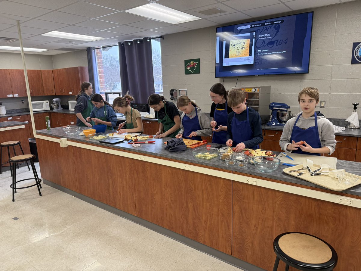 BizMathGuy's tweet image. Business Math 6 - made some Bear Grove Apple Crisp. #BearGrove #Bizmathguy @ByronMSBears @ByronBears