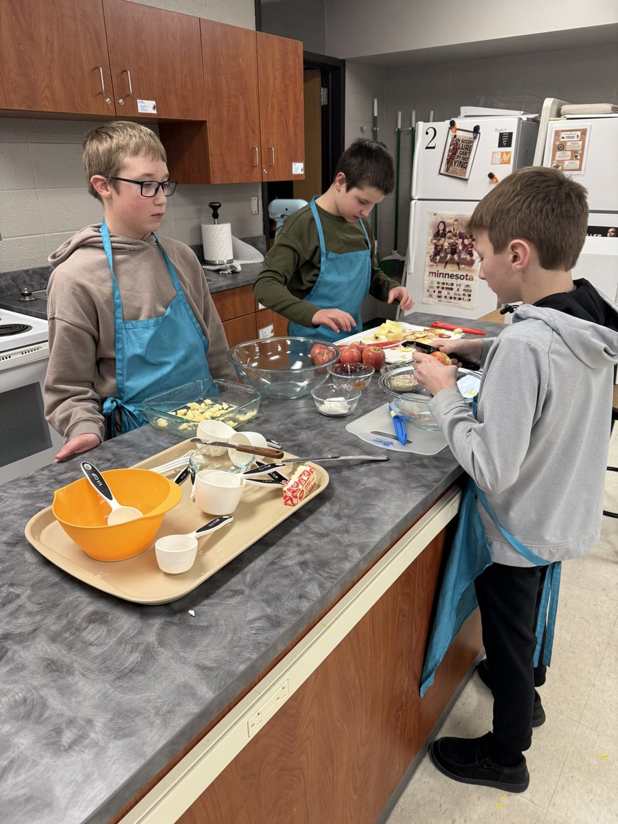 BizMathGuy's tweet image. Business Math 6 - made some Bear Grove Apple Crisp. #BearGrove #Bizmathguy @ByronMSBears @ByronBears