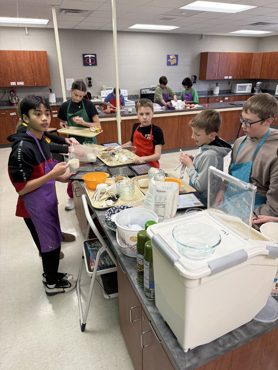 BizMathGuy's tweet image. Business Math 6 - made some Bear Grove Apple Crisp. #BearGrove #Bizmathguy @ByronMSBears @ByronBears