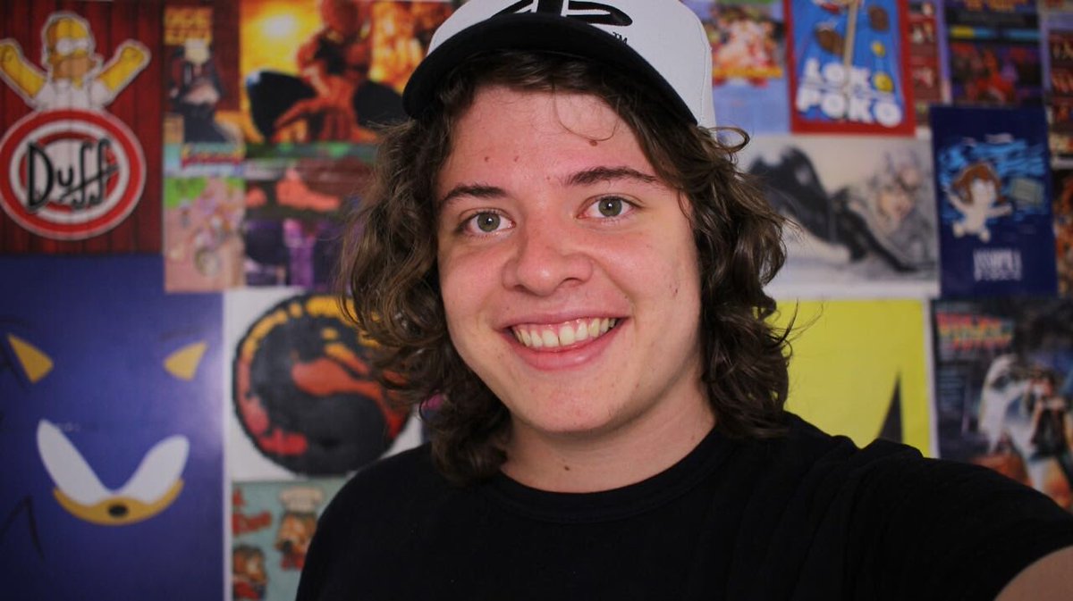 MSKAZZY69's tweet image. EAE PESSOA BELEZA! Quem nunca foi na feira comprar aquele Bomba Patch 100% atualizado e acabou se deparando com um DVD de um anime TOTALMENTE CABULOSO e acabou comprando por engano e acabou se traumatizando? É PESSOAL!