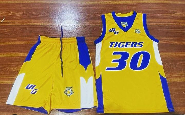 Muhamma97070337's tweet photo. @Coach_Moultrie We make all kinds of sportswear goods like  Football Uniform Basketball Uniform Polo Shirts Hoodies, jeans Leggings Rashguard T-Shirts Baseball jersey Tracksuits Caps Socks Shorts varsity jacket 
Inbox with Your Logo And Designs Idea For Mock-Up Approval https://t.co/Ga9FPgAVGg