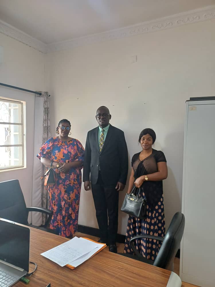 icafong's tweet photo. Mme Nelly et Mme Stevine ont été reçu par Mr Serge Lumu, Directeur du Cabinet au Ministère provincial des Affaires Humanitaires et Sociales, Genre - Enfants et Famille, dans la ville de Kolwezi, province du Lualaba.
@KibambeNel93231 
@followers https://t.co/zLkuTUEF2K