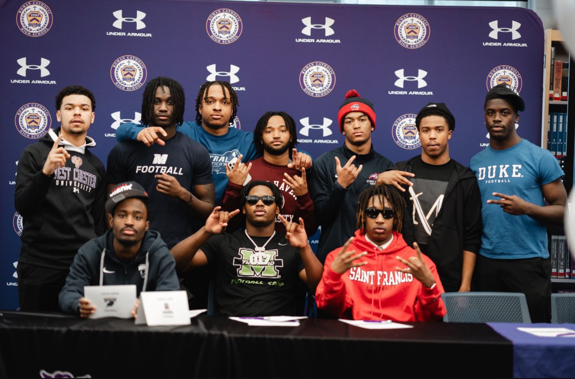 RomanCatholicHC's tweet image. Proud of these guys! 12 seniors going to play college ball, and working on a few more guys who still need a home. I love y’all, thank you for turning this program up! #RCity💜💛 #LLA 💕