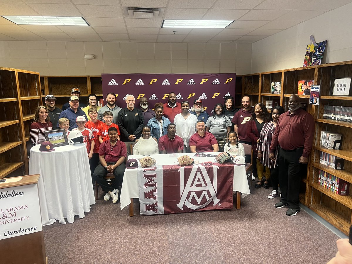PerryBaseballGA's tweet photo. Huge congratulations to 2 of our seniors @KamVandersee  &amp; @jkohlman014

Kam signed with @AlabamaAM_Bsb and Jonathan "Tex" signed with @PointUbaseball

Extremely proud of both of you!! Go Panthers!! https://t.co/JI35arXLtd