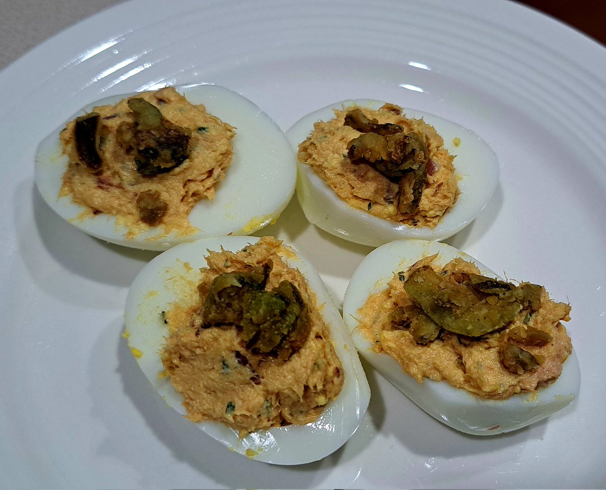 MeatsNeats's tweet image. Our backyard chickens are paying off. They are cranking them out. With todays egg prices, we are coming out ~$30 ahead every month.
Today's special:
Smoked Steelhead Deviled Eggs with crispy Jalapeños pieces.