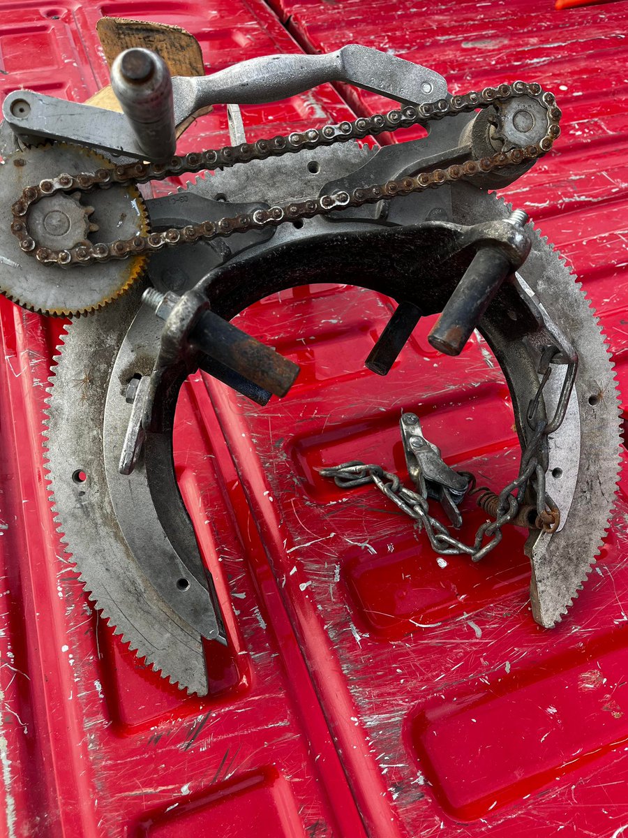 KyleLinebaugh's tweet image. Have a set of beveling machines for sale with dogs and 2 bridges. $3,500