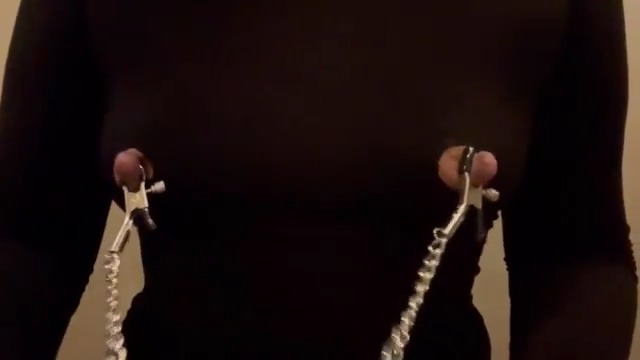 Video preview: 『誰もが認めるメス豚』さんからヒートテックの乳首の部分を切り抜いてマゾオホチクニーしてる素敵な動画が