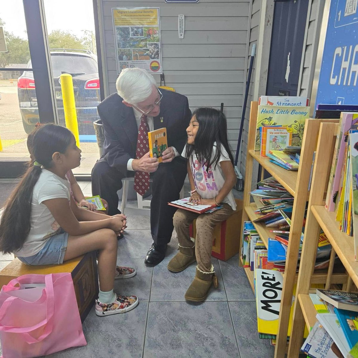 Leer Para 3ro. (@leerpara3ro) on Twitter photo Desde 2018, Pop-Up Neighbor Through Laundry ha sorprendido a 2,023 familias, lavando 21,191 cargas—¡gracias a The Patterson Foundation! Este evento gratuito convierte el día de lavandería en un día de conexión y cuidado, una carga a la vez. <a href="/ThePattersonFdn/">The Patterson Foundation</a> <a href="/engagecurrent/">Current Initiatives</a>! Desde 2018, Pop-Up Neighbor Through Laundry ha sorprendido a 2,023 familias, lavando 21,191 cargas—¡gracias a The Patterson Foundation! Este evento gratuito convierte el día de lavandería en un día de conexión y cuidado, una carga a la vez. <a href="/ThePattersonFdn/">The Patterson Foundation</a> <a href="/engagecurrent/">Current Initiatives</a>!