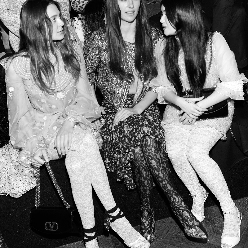 Valentino_Japan's tweet photo. @jeffsatur
#ElsaHosk
#LouDoillon
@charlottelawr
#DevonLeeCarlson
#ArianaPapademetropoulos
アレッサンドロ・ミケーレによる #ValentinoVertigineux フロントロウ
#AlessandroMichele