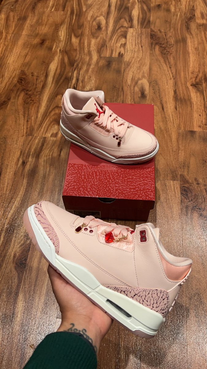 pl3asurep's tweet photo. Shout out to @snkr_twitr for the link! And @Nordstrom with fast shipping! 

Jordan 3 
Treat Yourself ❤️👟 https://t.co/vnkH2dpvk9