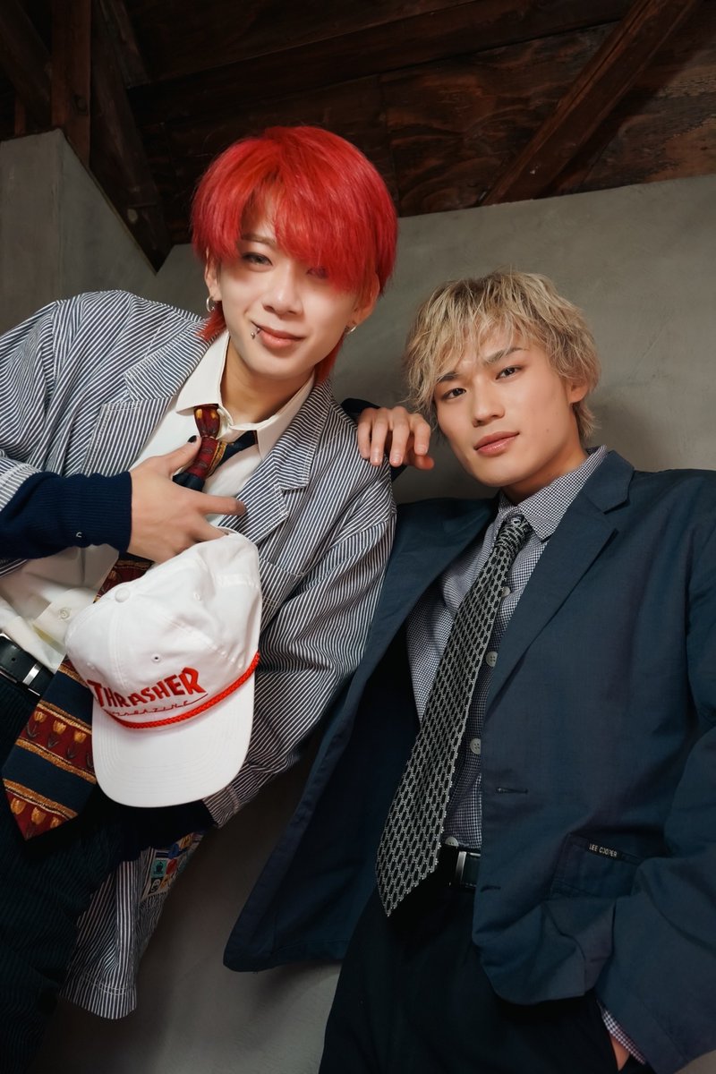 boysfile_jp's tweet photo. 【フォロー＆RP企画】 
『BOYS FILE Vol.19 STYLISH SUITS』発売中✨

本日は #AGE の #Jun さんと #WITHDOM の #ROY さんです！

(@boysfile_jp)と(@AGE_JUN_)と(@ROY_WD)を 
フォロー&このポストをRPしたら応募完了！ 
※発送は3月末以降
※着払いでの対応となります。

応募期間は2025年3月11日23:59迄
#BOYSFILE