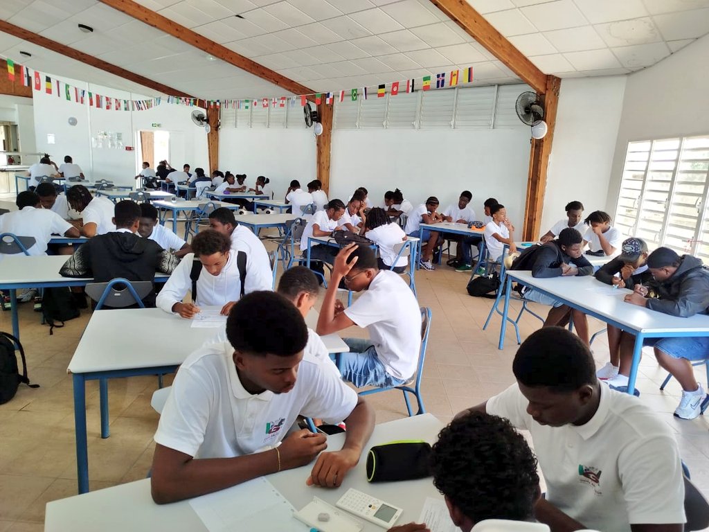 Place à la concentration pour nos 54 élèves de 2nde et 1ère Bac Pro lors de cette 34e édition du #Rallyemathématiques
 #Vivelesmaths #IREM