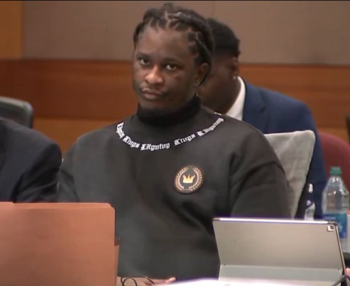 cassidy_112024's tweet image. I did not watch Zac commit insider trading get away with it. Just to sit in the house all day waiting on Fatima. #SistasOnBET