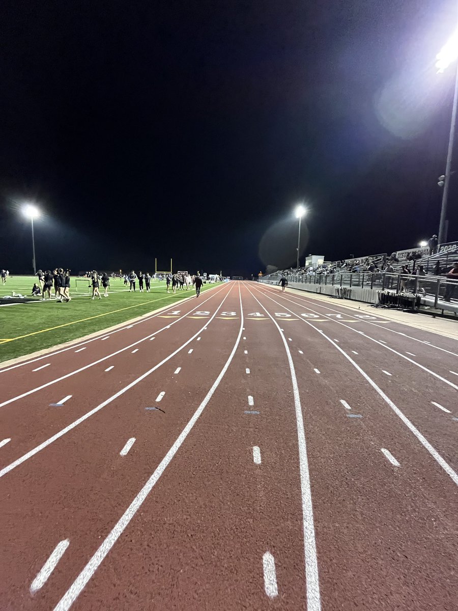 Lincoln_Wheel56's tweet photo. Helping with track @CoachLBrooks @ToddJohnson6386 @1RoUSeFB https://t.co/yXNG53UEG8