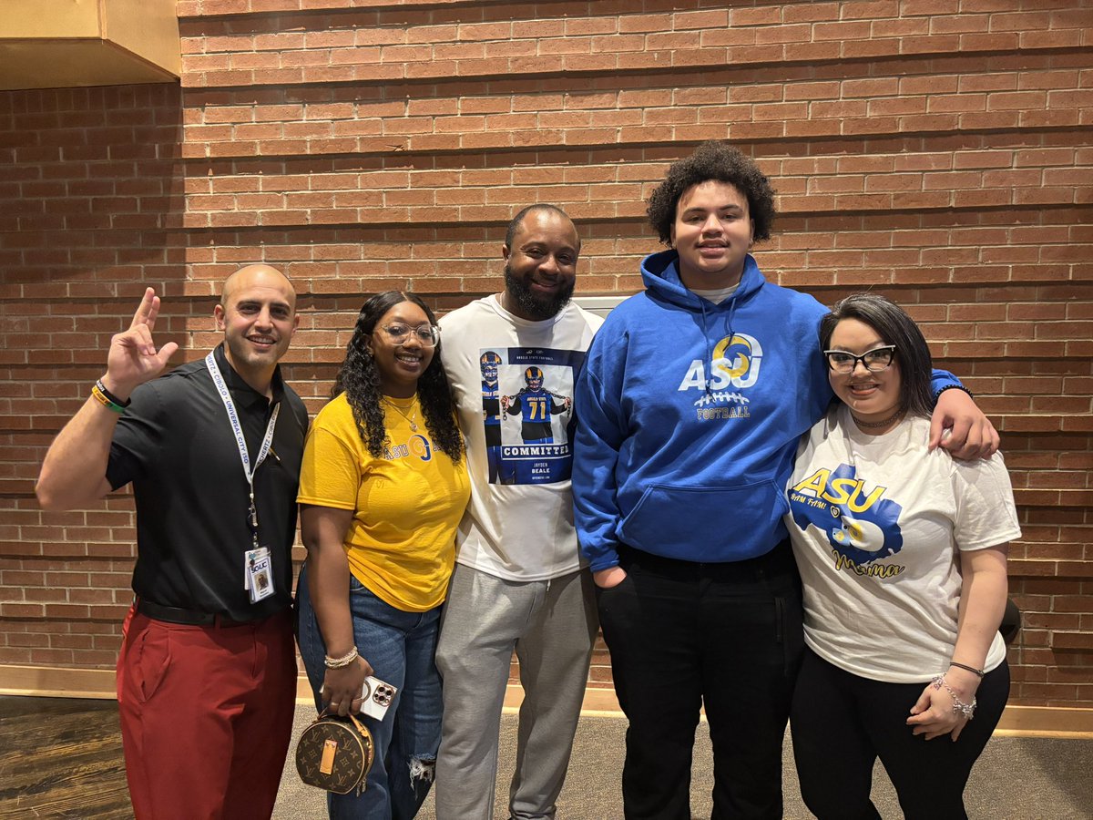 Miguel Gonzales (@mig_gonz0) on Twitter photo Congrats to my guy <a href="/_Jayden_Beale/">Jayden Beale</a> who signed his letter of intent to pay football at San Angelo State University.
From Veterans Memorial โก๏ธ Steele HS. I was able to watch him play 4 years of football. Go be great! Congrats to my guy <a href="/_Jayden_Beale/">Jayden Beale</a> who signed his letter of intent to pay football at San Angelo State University.
From Veterans Memorial โก๏ธ Steele HS. I was able to watch him play 4 years of football. Go be great!