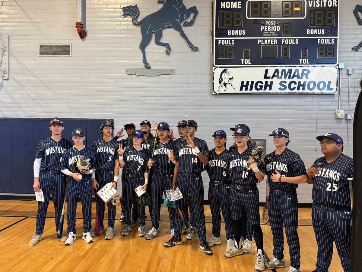 Team Pictures today! Rocking the new Pinstripes!
