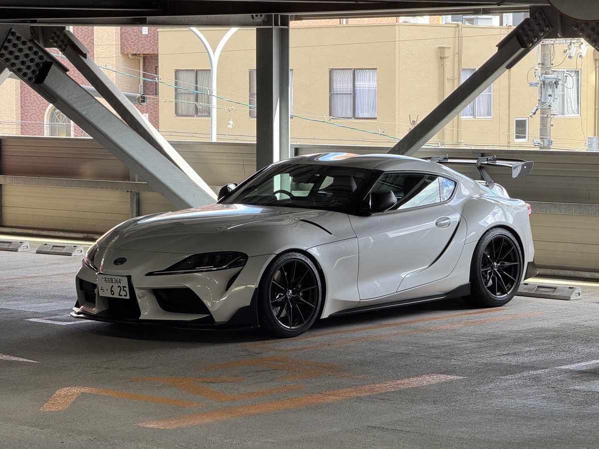 Tom_Muller_GR's tweet photo. 納車前から見ていた #SPEEDENGINEERING のスワンネックGTウイング装着しました!まだ解決してない諸問題あるものの、とりあえずカッコいいです👍
たぶん日本初?アジア初?じゃないかと思います。またどこかで是非見てください!
#supra #grsupra #supramkv #toyota #tgr #スープラ #GRスープラ https://t.co/jP63PGexut