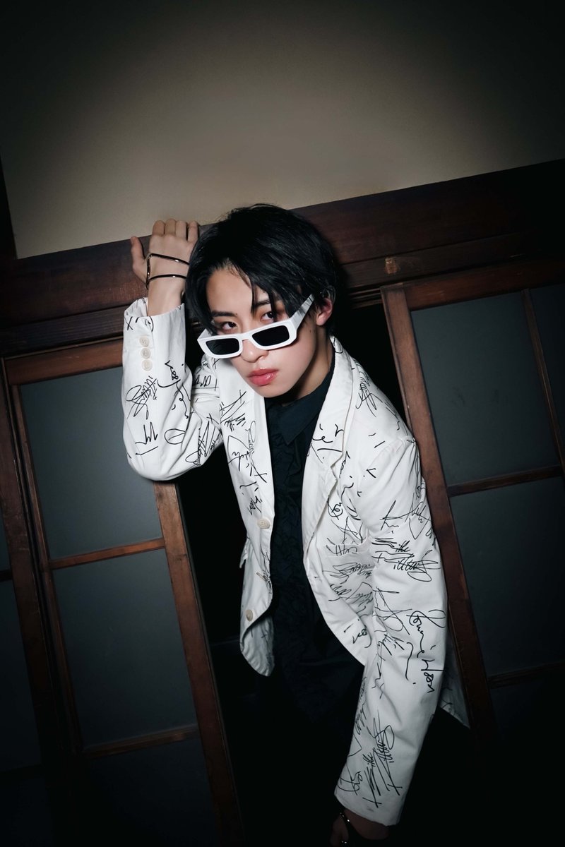 【フォロー＆RP企画】 
『BOYS FILE Vol.19 STYLISH SUITS』発売中✨

本日は #龍宮城 の #Ray さんです！

(<a href="/boysfile_jp/">BOYS FILE 編集部</a>)と(<a href="/RYUGUJOofficial/">龍宮城 OFFICIAL / 0年0組</a>)を 
フォロー&amp;このポストをRPしたら応募完了！ 
※発送は3月末以降
※着払いでの対応となります。

応募期間は2025年3月11日23:59迄
#BOYSFILE