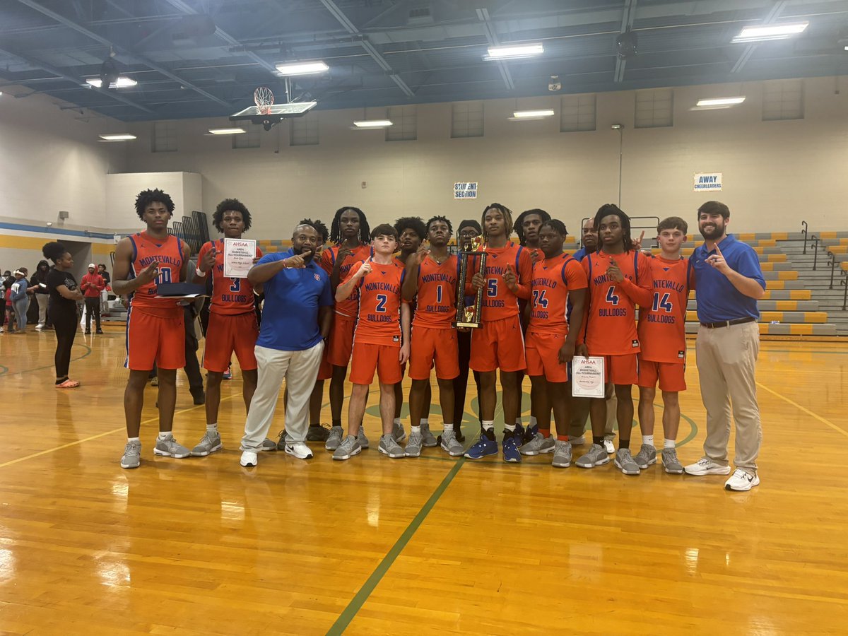 _CoachDaniel's tweet photo. 1st year in 5a and your Montevallo Bulldogs are Area 5 CHAMPS!!! This group is special when they put it all together! Couldn’t be more proud of these guys and their resiliency! Playoff game Saturday in the Vallo!! Everybody come out! GO DAWGS!!
 
@MontevalloAC 
@AABC_Hoops https://t.co/rjksEhSTZf