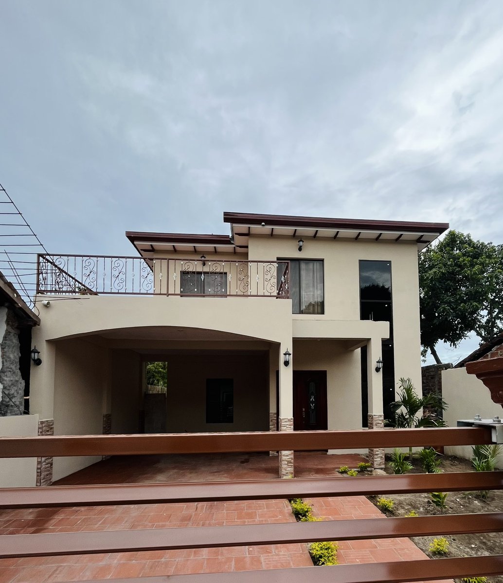 joodithface's tweet photo. my parents retired and built their dream home in El Salvador 🤍 https://t.co/Zj6sJYYaVt