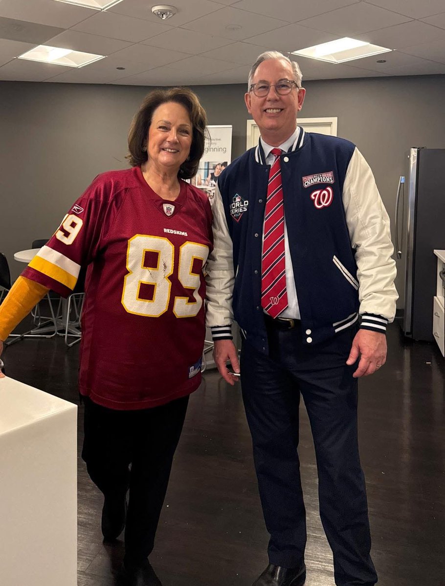 CuffandCompany's tweet photo. Productive &amp; fun Super Bowl (favorite sports team) themed luncheon meeting today.  I’m so fortunate to work with such exceptional individuals!
#longandfoster #FairfaxMosaic #realestate #itstheone #superbowl #Meeting #fortheloveofagents #wehavethebestagentsever https://t.co/UvXRLyC5I6