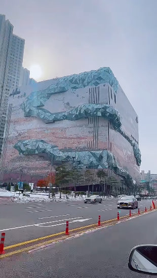 ここでは、お買い物のたびに心がときめく旅になります!
あなたが最新のファッションを探していてもです。
美味しい国際料理です。
ここはあなたの理想の場所です。🤞