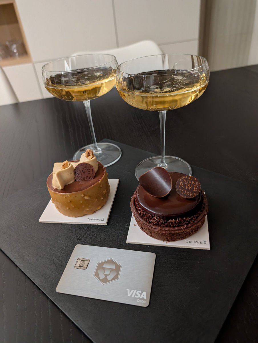 Champagne for the HODLers
Cakes for the Bullievers.

📷 <a href="/croshouf/">CroShouf.cro</a>