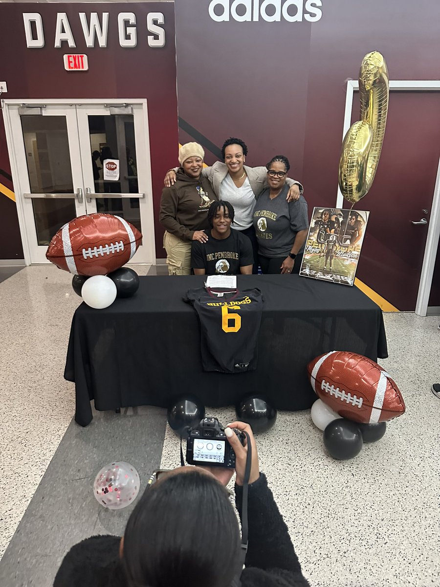 Jace Mccallum “6’3 240lb” EDGE tweet media