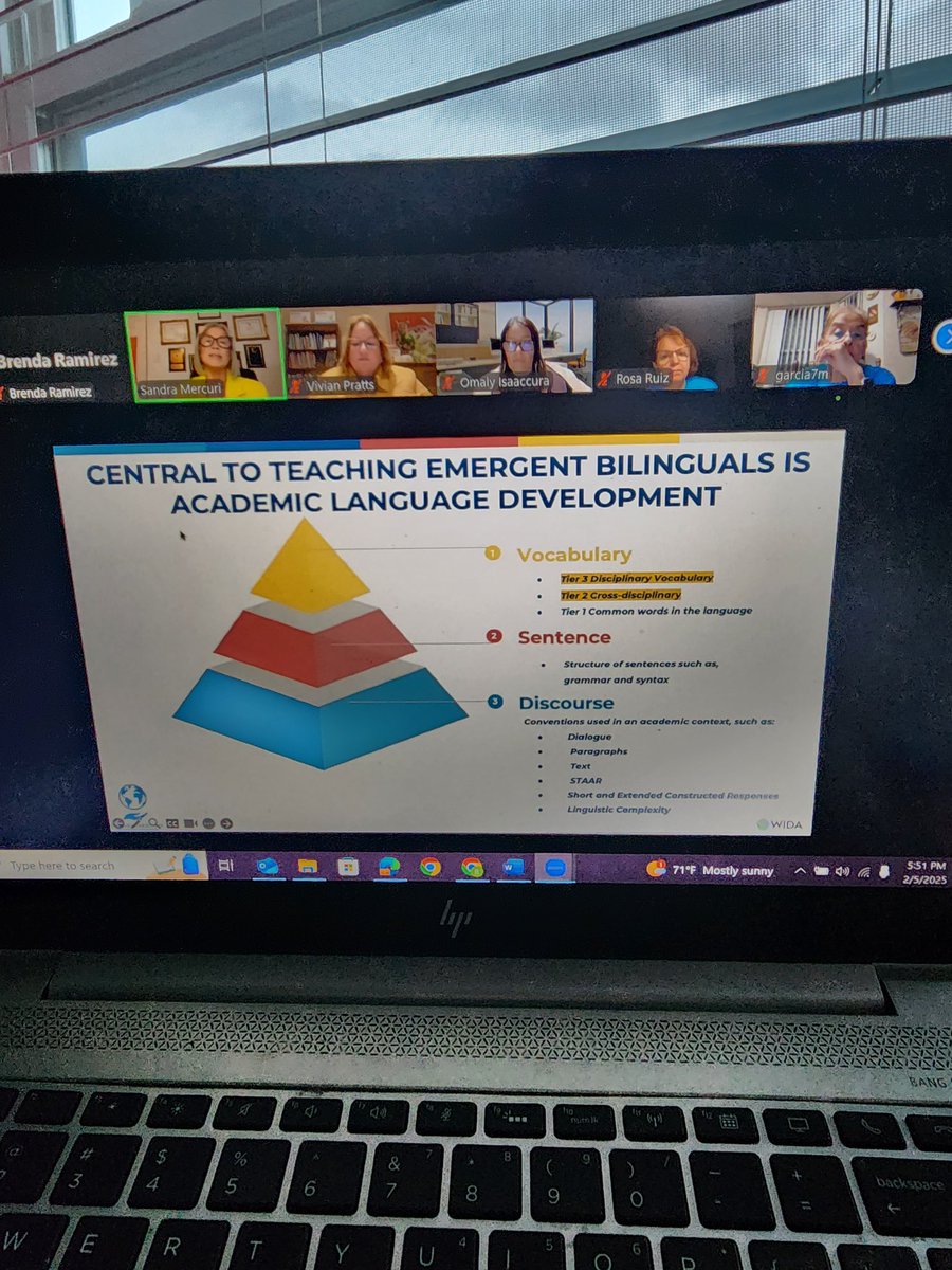 bramir13's tweet image. Supporting our Dual Language Mustangs 🐴 at @MemorialElm is what I love most! ❤️💙 #TeamHISD #DualLanguage