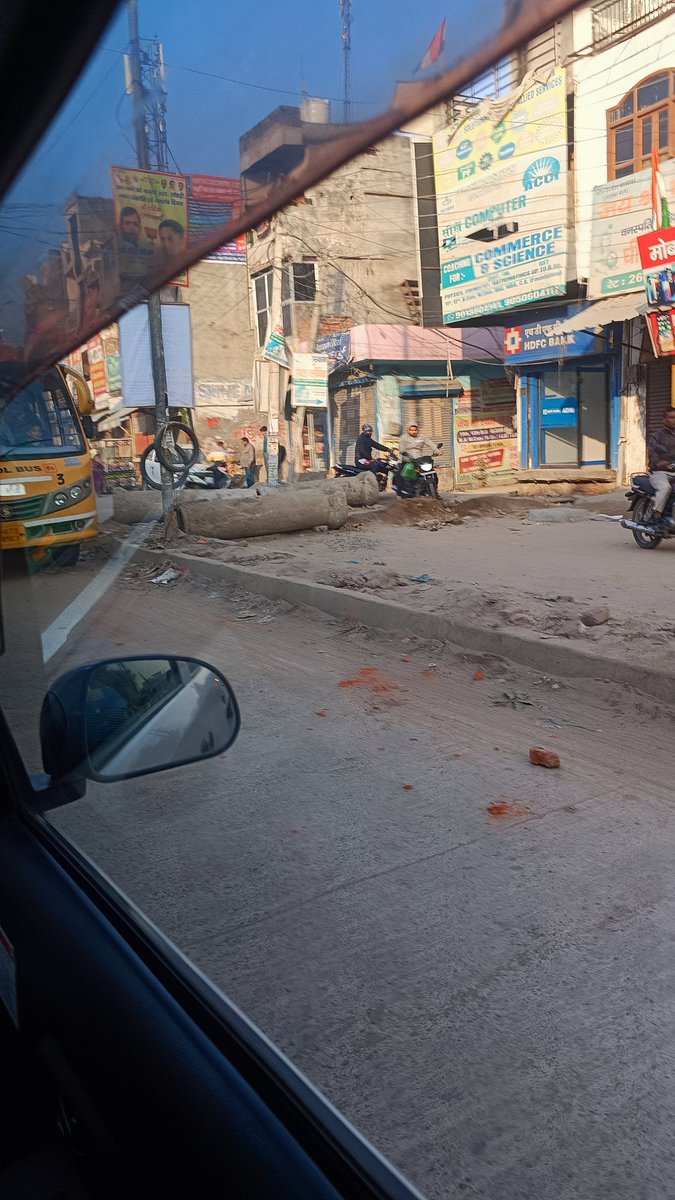 Jaypee11111's tweet photo. @GauravgGautam @narendramodi 2 साल होने को आ रहा पर ये पलवल के रेलवे रोड को अमृत पथ बनाकर ही छोड़ेंगे।

कृप्या ध्यान दे। https://t.co/ydtNZ1yuys