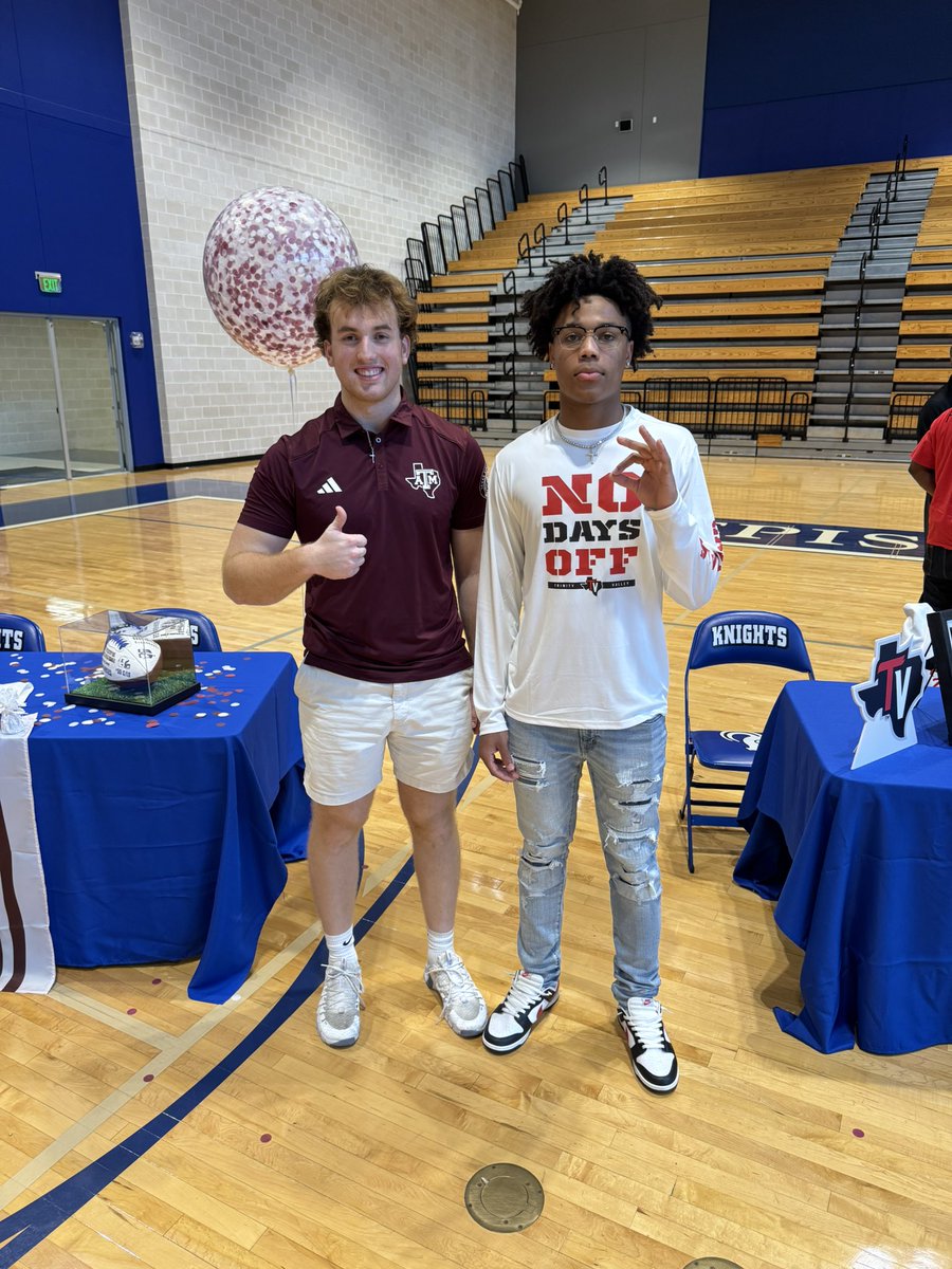 Jeremy Eddington (@itscoachedd) on Twitter photo ✍️ Signed❗️
✉️ Sealed❗️
📬 Delivered❗️
Congrats to two young men that helped our team in many ways this season!
<a href="/AggieFootball/">Texas A&M Football</a> - Gray Evans
<a href="/TVCCFOOTBALL/">TVCC FOOTBALL</a> - Christian Houston ✍️ Signed❗️
✉️ Sealed❗️
📬 Delivered❗️
Congrats to two young men that helped our team in many ways this season!
<a href="/AggieFootball/">Texas A&M Football</a> - Gray Evans
<a href="/TVCCFOOTBALL/">TVCC FOOTBALL</a> - Christian Houston