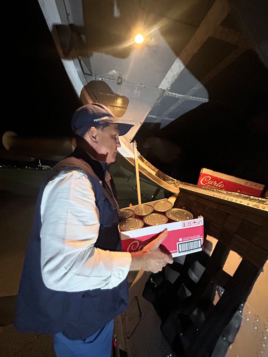 ADnoticias_'s tweet photo. @personeriacali extiende su mano al Catatumbo. ❤️✈️
La Personería de Cali envía hoy, en un avión de la @FuerzaAereaCol , las ayudas recolectadas por la Personería para las familias damnificadas del #Catatumbo
#CaliSolidaria #UnidosPorElCatatumbo https://t.co/SE2IVOYwdM