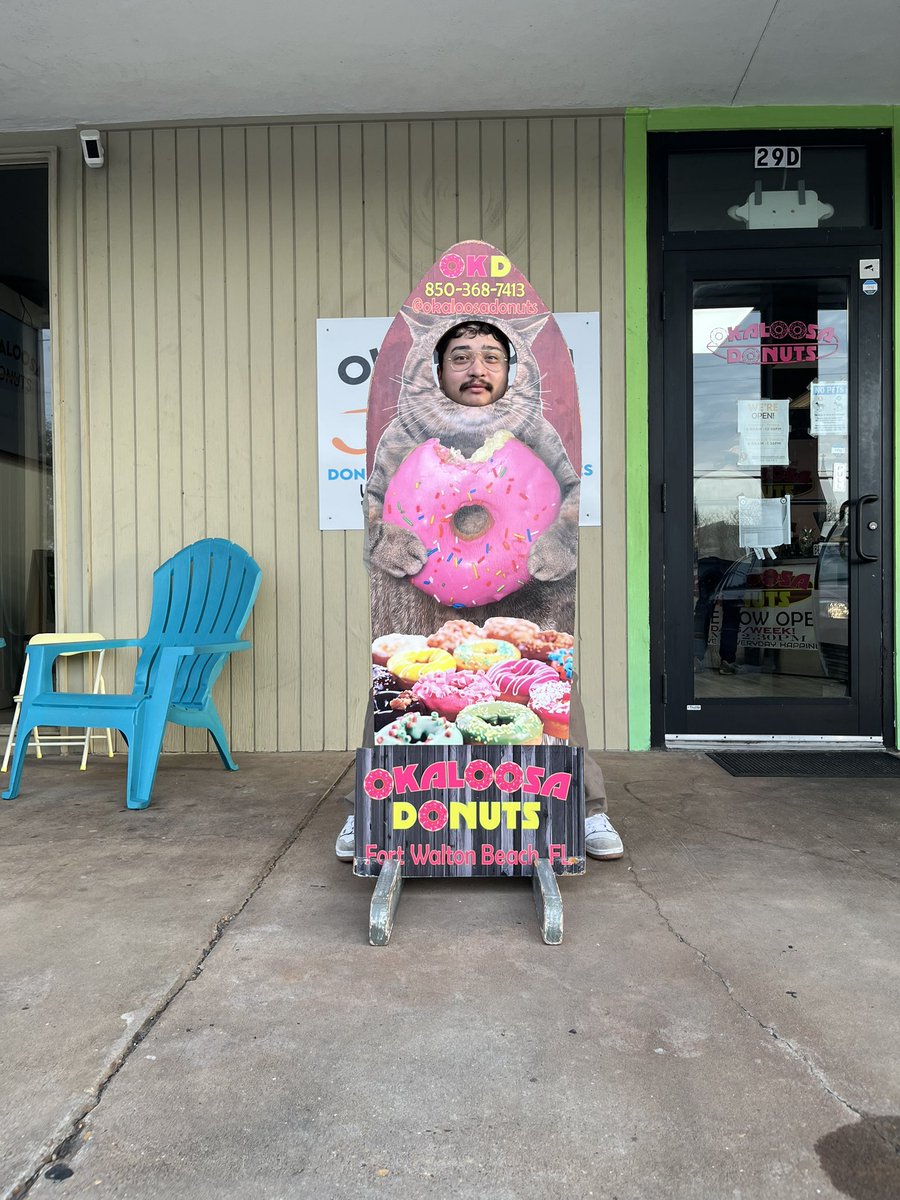 Omarthatsme's tweet photo. Went to Florida for work and realized I hadn’t taken a photo of myself there so I took this today before I caught my flight https://t.co/AdyB2q0vQ9