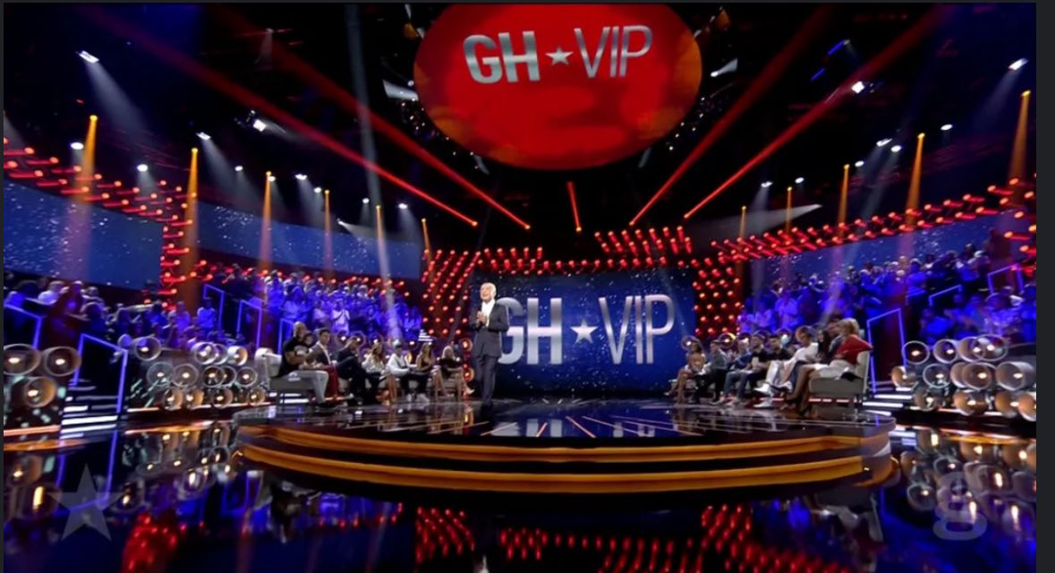 OcurreEnTele's tweet image. La manera en que #LaCasaDeLosFamosos México copió básicamente el plató de #GHVIP7 🇪🇸