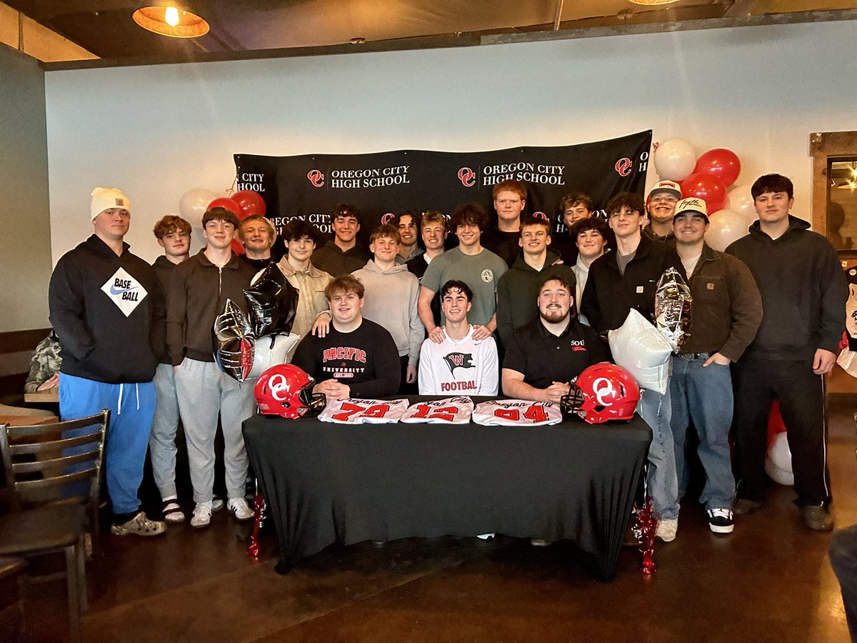 ✍️  SIGNED ✍️

Congratulations to our three signees on signing their LOIs today to continue their athletic and academic careers at the next level!

Kallen Saffer - Southern Oregon University
Ben Schneider - Whitworth University
Logan Miller - Pacific University

#GoPioneers