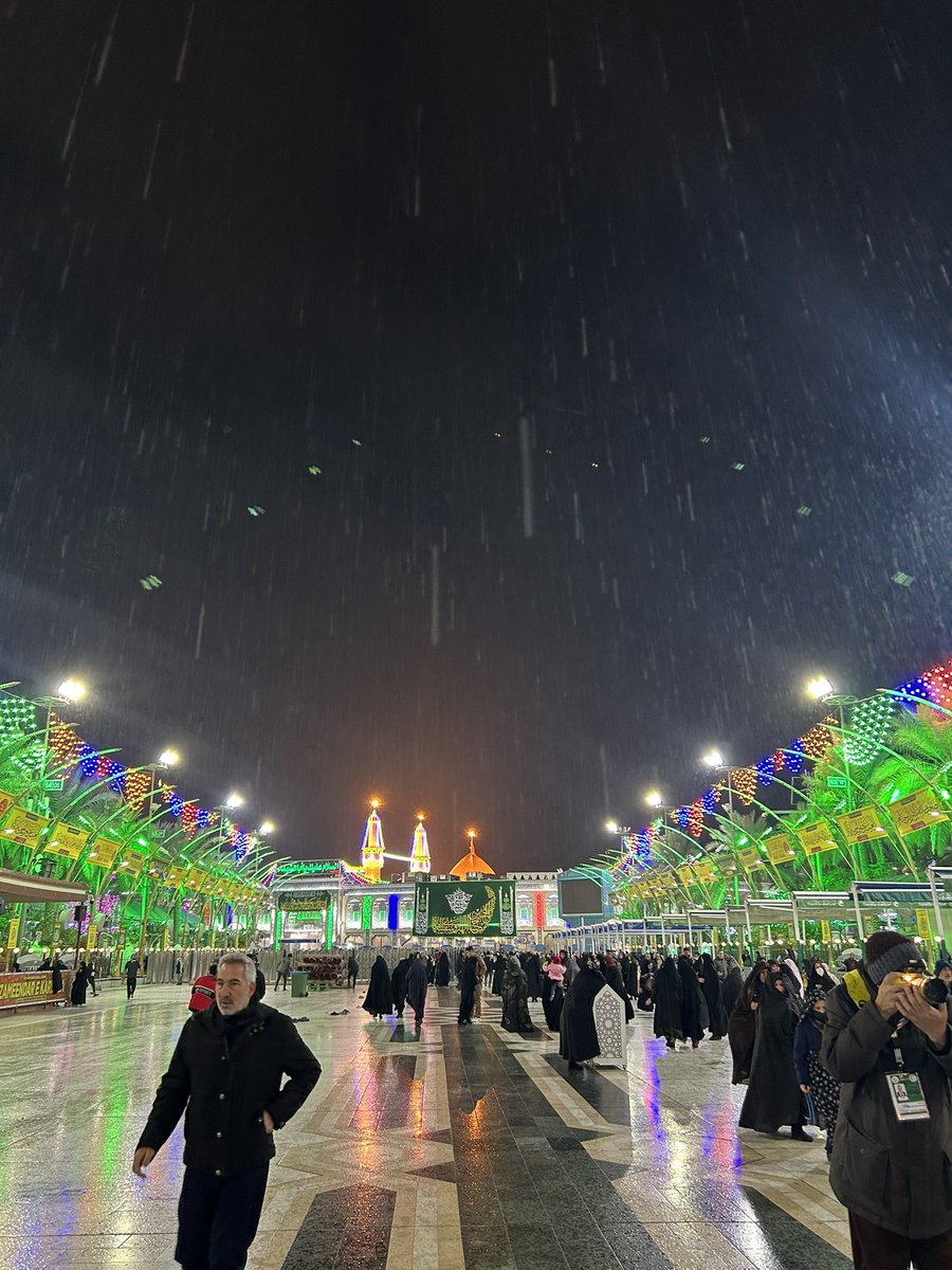 Barhoom_Al7aiky's tweet photo. مطر وبين الحرمين💚💚💚💚
#كربلاء https://t.co/IknjeAjU3S