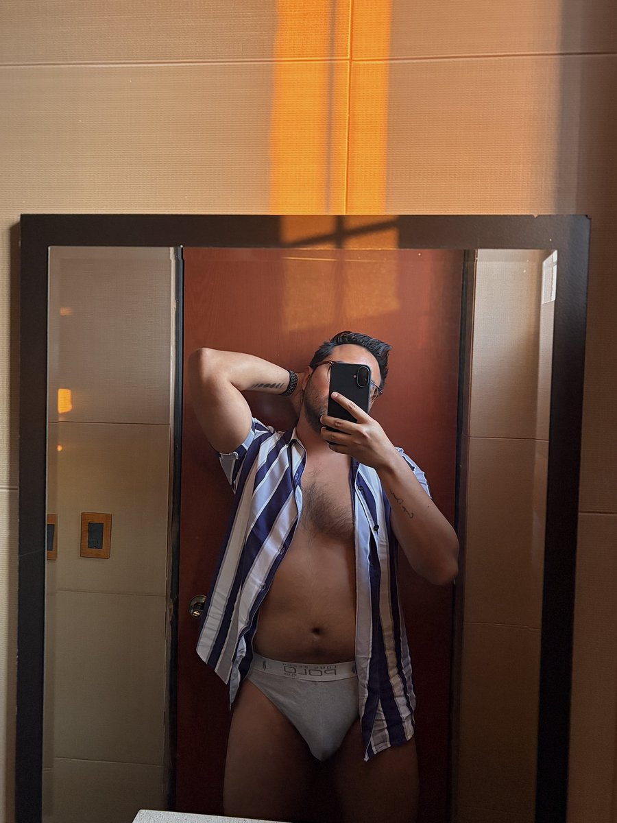 RxbertxL's tweet photo. Me calenté en la oficina. 🥵 🔥 https://t.co/wEsHmoXxaK