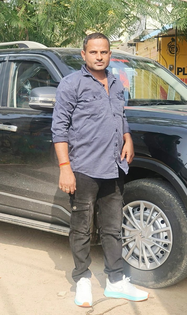 कुछ कमियां रहना भी जरूरी है साहब..
   इंसान को इंसान रहना भी जरूरी है.........!!!
#Mr_ChOuDhArY