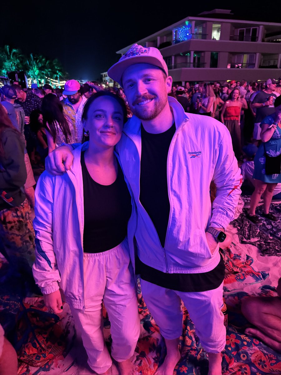Tracksuits on the rail and I called Most Events Aren’t Planned 🇲🇽 😎