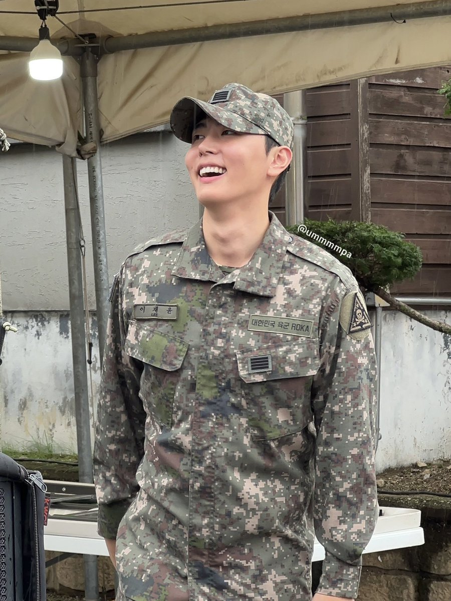 half_fantasy's tweet image. 진짜 이 사진 맨날봐야 내 인생에 불상사가 안 생길것 같음