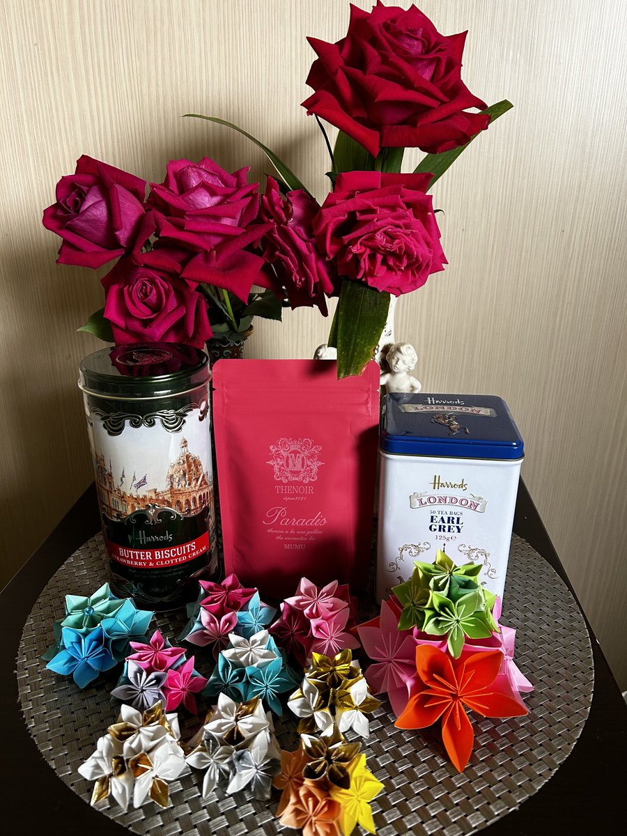 r134makir246's tweet image. 大好きな
#ムム紅茶　の
#PARADIS  が🌹
台湾へやってきてくれました✈️
師匠多謝❣️

北の大地　北海道で大事に育てられた薔薇の花びらがいっぱい✨

#ムムマフィン　の
紅茶は飲む極上フレグランス🇫🇷