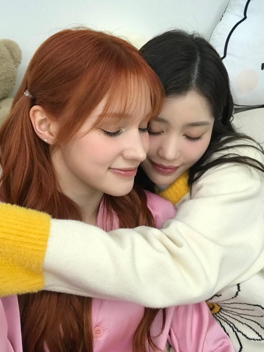 hiebaragi's tweet photo. @official_kep1er 250206

with Ting unnie ๑>ᴗ<๑🤍

#휴닝바히에 #HUENING_BAHIYYIH
#샤오팅 #XIAOTING #소바즈 #SOBAZ #XIAOHIYYIH #케플러 #Kep1er #ケプラー https://t.co/yt9TTrIm98
